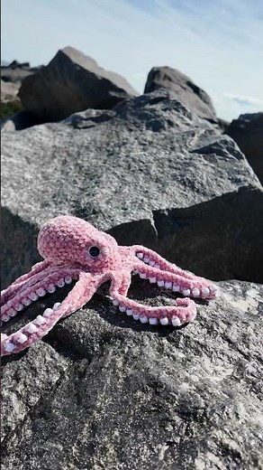 Adding the Small Realistic Octopus pin!