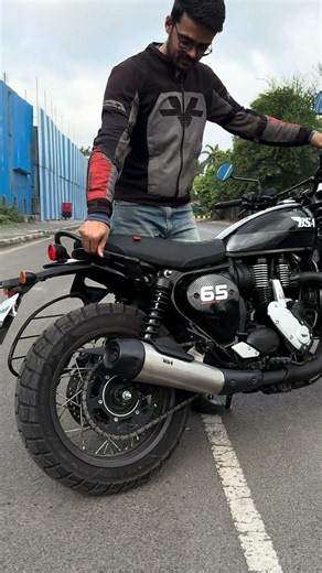 BSA Scrambler 650 Exhaust Sound 🔥 | Deep Sound of the 652cc Single | BikeWale Shorts