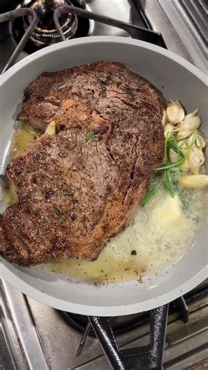 A lil dinner asmr for y’all 🔥 Nothing like a joint on the way home from work to prepare dinner 😛 These days I really enjoy cooking, and eating good real food ❤️ I love playing w herbs n flavors. My skin looks better, my body looks better… it’s def worth the dishes and cleanup that comes afterwards. #steak #dinner #momtok #carnivorelife #cleaneating