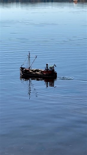 Oct 5th Sharon Days - Bill G III’s Clyde Puffer Maggie displaying smoke, lights, and great music.One of the sweetest boats you will see on a pond. (For more information on our club check out our website at: http://www.marinemodelers.org) #modelshipsforsale #models ship kit #model-ships #navyvessel #navyveterans #NavyVeteran #navyvet #navy #modelshipworld #modelshipways #modelshipyard #modelshipbuilding #modelshipbuilding #navyveteran #modelship #modellifeboatsm #scaleshipmodelers #warshipmodels 