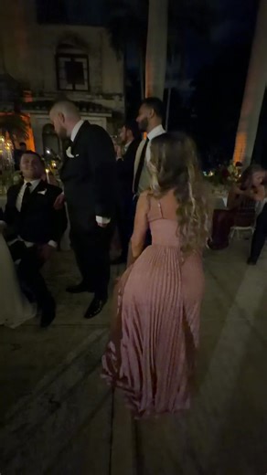 Fun Wedding Dance Moves to Turn Around & Shake It!