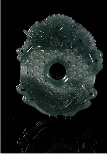 Heavy-duty hand-carved jade pendant, a work of art featuring three-dimensional openwork and auspicious dragon and phoenix motifs.#jade #jewelery