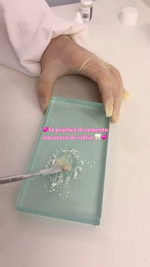 Práctica de Cemento Ionomero de Vidrio en Odontología