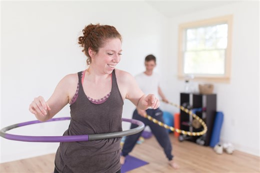 Moins 15 kilos en 49 jours : le hula-hoop, est-il un sport miracle pour perdre du poids ? Une experte répond