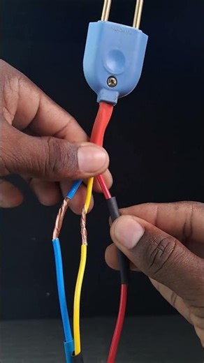 Great tip for quick and practical wire splicing #shorts