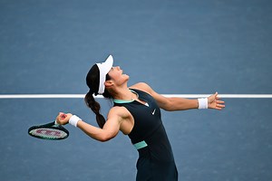 Raducanu defeats Stearns to seal return to Washington quarterfinals