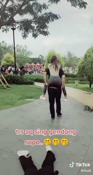 Hilarious Park Prank: Falling Backwards Surprise