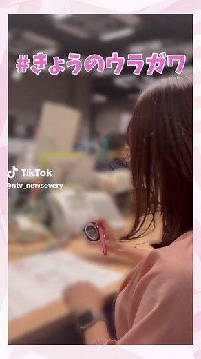 【#きょうのウラガワ】 報道フロアで原稿を読む #河出奈都美 キャスター 原稿を読むのに 何秒かかるか確認する ”下読み”をのぞいてみました🔍 #newsevery