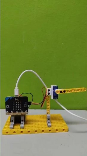 Basic auto entrance gate on microbit with servo motor.#microbit #lego #stem #servo #gate #robot