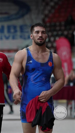 Incredible Wrestler Highlights Strength and Agility