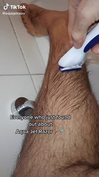 It does the job perfectly, you should try it 🚿🪒 #aquajetrazor #shaving #hairylegs #shavinglegs #hairybody #skincare #skincaretips #shavingtips #fyp