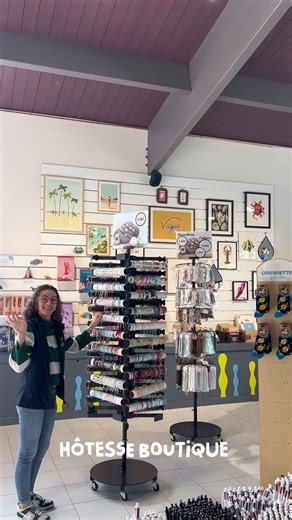 Une journée avec Manuella , hôtesse d'accueil et boutique à l'Aquarium de Vendée 😀 Un métier qui mélange l'humain, le partage et l'organisation 💪 👉 La bonne humeur est toujours au rendez-vous ! | Aquarium de Vendée