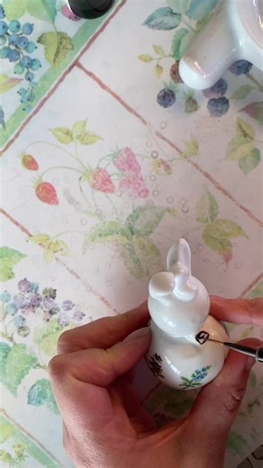 福島県☆実用的でおしゃれな器やインテリアが作れるポーセリンアート教室☆西村奈緒美 on Instagram: "出稼ぎしたので 手直しライブじゃ🤗"