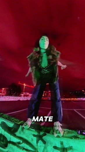 MATE mit Sekt auf die 1 🍾 Kessler Sekt und buntes Licht ☺️🤭 Das ist das Ende vom Gedicht ✨ Was reimt sich auf Stuttgart? #techno #hardtechno #technomusic #rave #ravelife #technoculture #technoclub #technoparty #technodj #clubmusik #partytime #nachtleben #stuttgart #madeimkessel #kesselstadt #drinkanddance #matezeit #sektselig #alkoholnacht #youngandwild #jungekünstler #undergroundtechno #technogermany #technovibes #ravers #bassimkopf #afterhour #electronicmusic #techhouse #technofamily | Lucy 