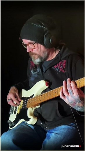 Fast fingered Funk Bass 𝄢🎸 Backing Track Jam #bass