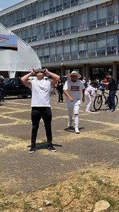 1M views · 75K reactions | sintiendo el eclipse 藍 #funnymoments #funny #funnyvideos #funnyreels #funnymemes #broma #bromasdivertidas #bromasgraciosas #bromas #parati #payasos #Payasitos #fypviral #fypシ #fypシ゚viralシ #fypviral #fypviralシ #troll #trolling #trend #trendingvideo #trendingreels #viralvideochallenge #risas #short #shortsvideos #shortsreels #videosvirales #videos #videosgraciosos | Detodounpoco | Facebook