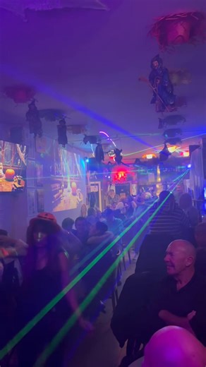 Bij cafe Geert’je Oostende | Geert Geert