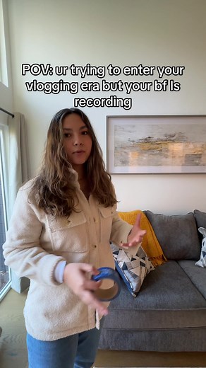 How do couple vloggers do it