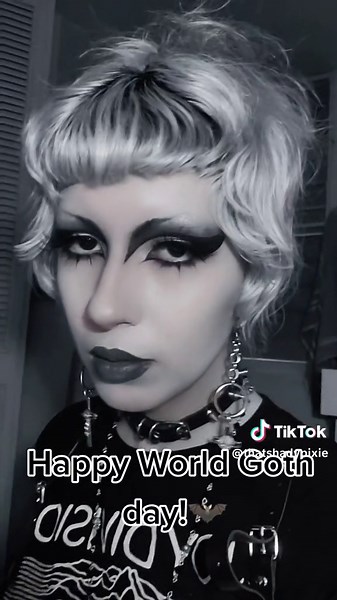 Trad Goth Makeup Tutorial for Hooded Eyes