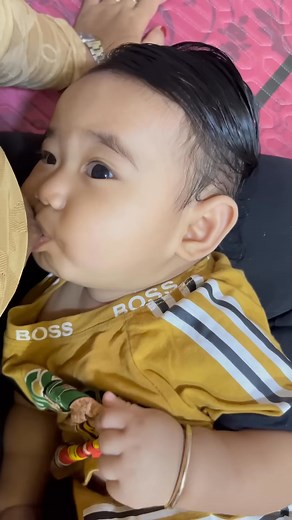 Mom feeds the baby every day ! Baby and mommy are at home #mom #baby #mommyblogger #mommylife #cutemom #cutebaby #milk #kids #viralchallenge | MOM DAILY