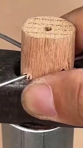 This is how to install brake pads that are wedged with a pin so that they don't come off easily.