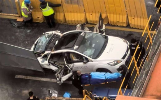 武汉地铁工地龙门吊倒塌事故现场视频