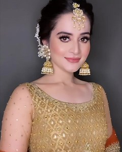 @aimankhan.official looked super gorgeous tonight ! Couldn’t take my eyes off her ! We did smoked out bronze glittery eyes paired with nude peach matte lip | Sara salon & spa