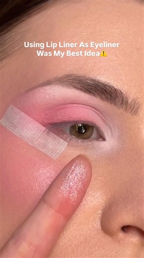 Using Lip liner As Eyeliner 😍#makeup #eyemakeup #lipliner #eyeshadow #makeupshorts #shorts #trending