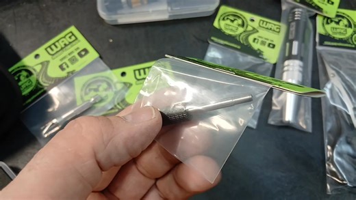 Salut la gang 🤘 Hi gang 🤘 Présentation des outils WAG 💪 The WAG Tools💪 Bonne weekend les crawleux 👍👍 Have a great weekend 👍👍 www.wagrc.ca | Wag Radio Control