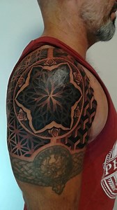 Geo pattern and mandala. Custom tattoo #geometric pattern #tattoomauritius #tattooflicenflac | RickTattoo Studio Mauritius