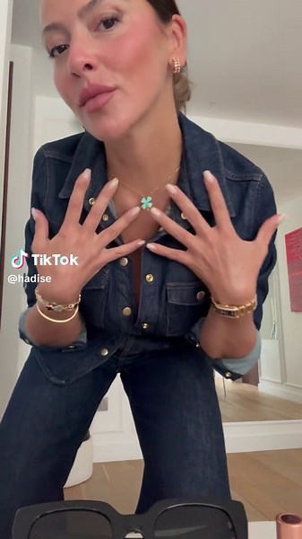 Hadise: Müzik ve Performans Dünyası