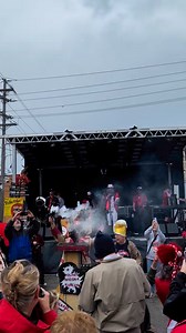 Happy Dyngus Day! 🎉DJ Kishka kicks off 2025 celebrations in Gordon Square with the ceremonial burning of the paper chicken, which signifies the end of winter. Video: Alex Darus, clevelanddotcom | cleveland.com