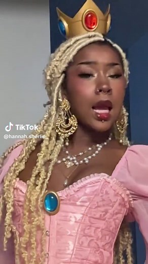 Hannah.sherlie (@hannah.sherlie_) - Creative Princess Peach Cosplay and Makeup Showcase