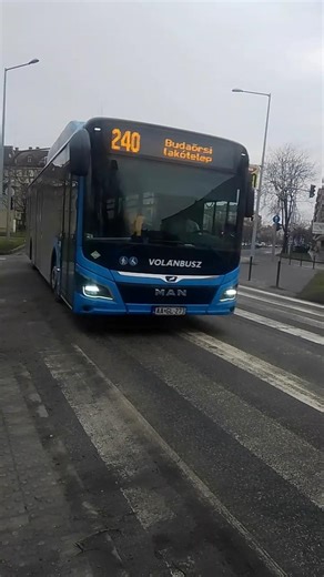 AA-GL-273 kanyarodik a vincellér utcánál