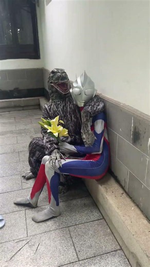 Can you tell what they are doing? #Ultraman