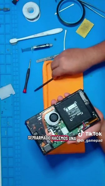 Magia para reparar Nintendo Switch OLED