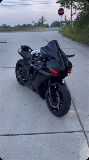 1.2M views · 165K reactions | INSANE YAMAHA R1 CROSSPLANE SOUND勞 #kawasaki #zx4rr #krt #kawi #bikelife #moto #bike #yamaha #r1 #lifestyle #instagood #supermoto #bikelife #sportbikesociety #bikelifestyle #instamoto #motoexhaust #superbike #throttlesociety #motorcycle #bikeride #rideyourbike #bikeswithoutlimits #bikelovers #motorrad #twowheels #fastlife #motovlog #sportbikeaddicts #motolifestyle | Tareq Sharabi | Facebook