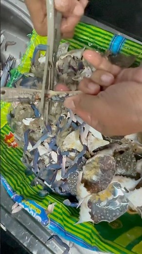 “Easy Crab Cleaning Method 🦀 | Quick & Simple Kitchen Tip” #shendiaries