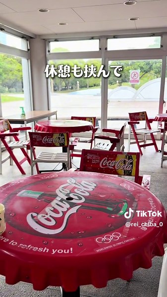 完全無料の潮干狩り🐚 @rei_chiba_0←他の千葉おでかけ情報 _______________________________ 今回伺ったのは 千葉市にあるビーチプラザ✨ 完全無料で 結構取れる潮干狩りスポット🐚 アサリやハマグリなど 色んな種類の貝が取れて お宝探し感覚で大人も子供も夢中で遊べる😆 干潮の時間を調べて 潮の引いてる時に行くのが🙆‍♂️ 砂のプツプツ穴の空いてるところに いることが多いみたい🐚 近くの千葉ポートタワーは 4/26にリニューアルされるから これから楽しみ✨ 気になったら 是非保存して行ってみてね！🚶‍♂️ _______________________ 【千葉ポートパーク ビーチプラザ】 📍千葉県千葉市中央区中央港1丁目10-1 🚉千葉みなと駅 徒歩10分 千葉駅から車8分 💰無料 🅿️あり（無料） 🎒クマデ・バケツ・タオル・サンダル（最低限の荷物）