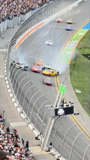 2026 Daytona 500 Checkered Flag Crash 😳🏁 | Reddick Wins!