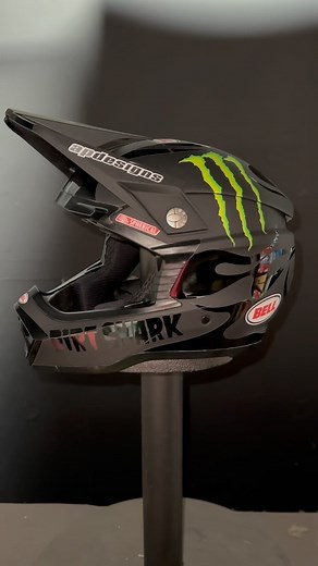 Slay | Hyped on my new lid 🔥 @apdesignsusa @bellhelmets #moto10 | Instagram