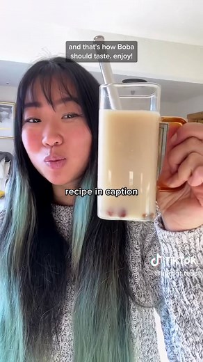 How to make brown sugar boba hojicha milk tea in 5 mins. Easy recipe below👇 who else got $1 boba from tapioca express as a kid??? 1. use any kind of tapioca you like. You can go hard and make your own from scratch OR use an instant version like me: plop the packet in boiling water for 3 mins and then add to your cup 2. save time and dishes by steeping your tea directly in your cup. This helps the tapioca to infuse with the tea flavor more too! I’m using Uproot’s Hojicha for a roasted tea flavor