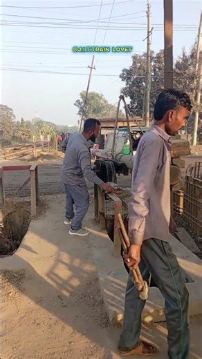 This Is How Train Gates Know When to Close!#RailwayEngineering#RailwayCrossing#train#railway#shorts