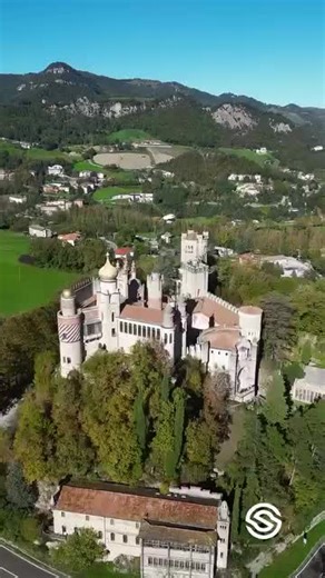 Esplora La Rocchetta Mattei: Storia e Bellezza