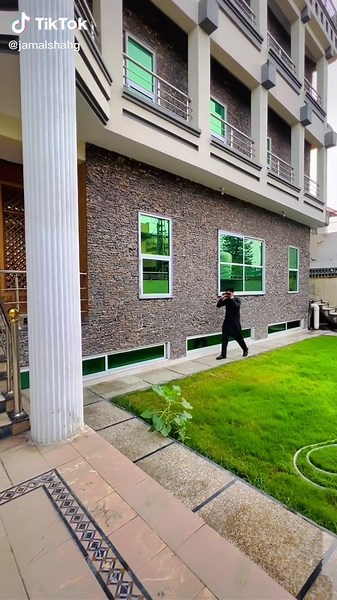 Exploring a Modern Pathway in Urban Design