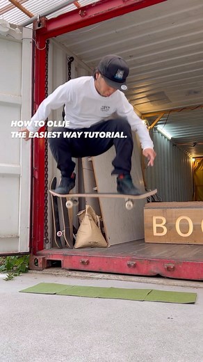 バラッチ BOOST on Instagram: "@boost_bracchii ←他の動画はこちらから HOW TO OLLIE THE EASIEST WAY TUTORIAL!! 過去1わかりやすいオーリーのやり方になります💁🏼‍♀️ 基本的にしっかりジャンプできないとオーリーも高く飛べません🛹マリオジャンプをイメージしてしっかりその場で飛べるようにしてみてください🤝 ぜひ周りで始める方などいたらこのやり方で教えてあげてくださいね✨ #ollie #オーリー #オーリー練習 #オーリー練習中 #skate #skateboard #skatetricks #スケボー初心者 #キッズスケーター #女子スケーター #男子スケーター #スケーターキッズ #skateboarding"