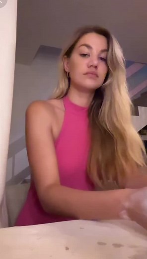 Tested a new clay with paper fibre. It’s crazy how your brain gets used to work with certain bodies and then change feels hard. I was frustrated at first but managed to build this little sculpture. It reminds me of the beautiful boulders here in Cape Town or the man made rock piles you find on some hikes. 🗿🤍 Let’s hope the kiln gods have mercy with firing 🔥#pottery #ceramics #handmade #handbuilding #potterhead #diy