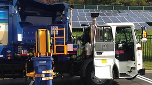 File:Automated side loader operation.webm - Wikimedia Commons