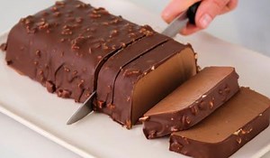 Kremasti ledeni kolač od 4 sastojka - preliven glazurom koja krcka