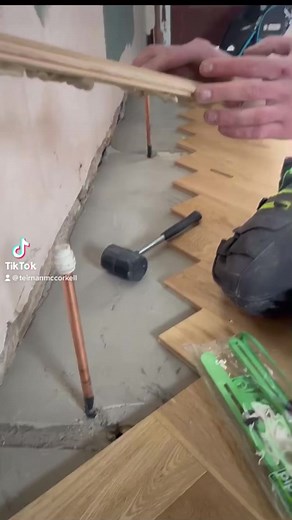 244K views · 388 reactions |  Paul & the boys at Crescent Flooring using the pipeEASY tool 奈…How do you use your pipeEASY tool ?….#flooring #howto #pipeeasy #teirnanmccorkell #thepipeeasytool #pipeeasytool #tools #perfect #tool #tips #fun #joke | Solutions Made Easy | Facebook